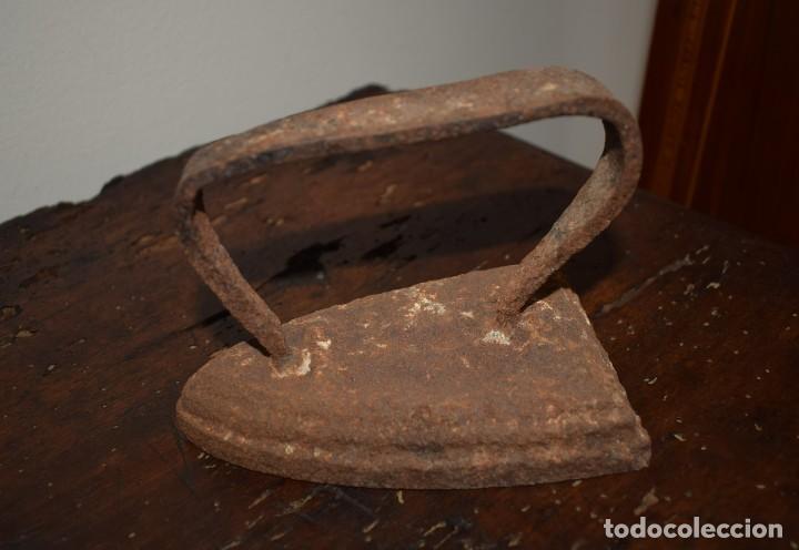 Antig&uuml;edades: ANTIGUA PLANCHA DE HIERRO (leer condiciones de venta). - Foto 2