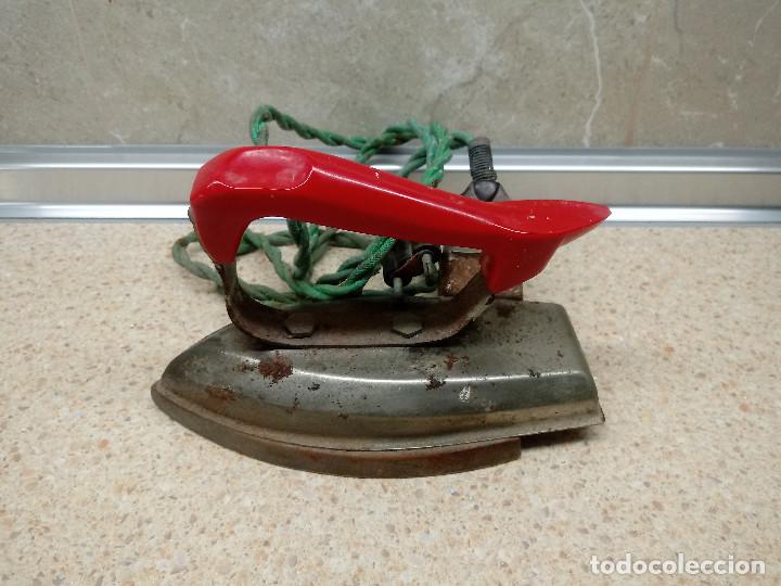 Antig&uuml;edades: PLANCHA ELECTRICA DE LOS A&Ntilde;OS 60 ( FUNCIONA ) - Foto 1