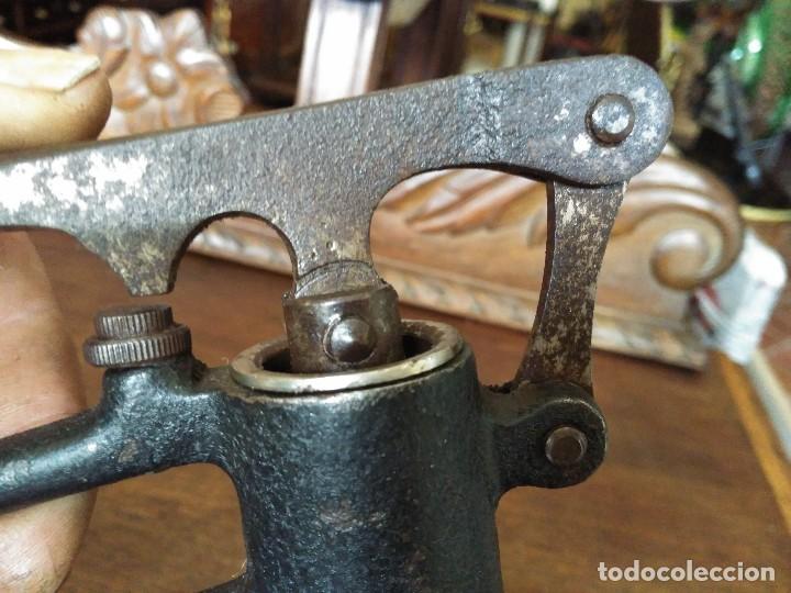 Antig&uuml;edades: Antgua grapadora de la&ntilde;as - Foto 3