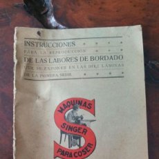 Antigüedades: CATÁLOGO INSTRUCCIONES PARA LA REPRODUCCIÓN DE LABORES DE BORDADO 1ª SERIE MAQUINAS DE COSER SINGER. Lote 115583871