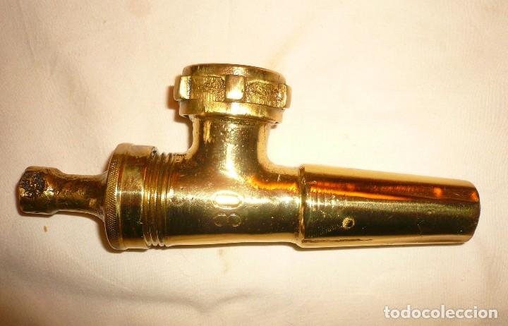 Antig&uuml;edades: ANTIGUO GRIFO DE BRONCE - Foto 2