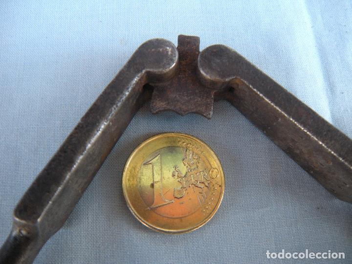 Antig&uuml;edades: ANTIGUO CASCAPI&Ntilde;ONES DE FORJA - Foto 2
