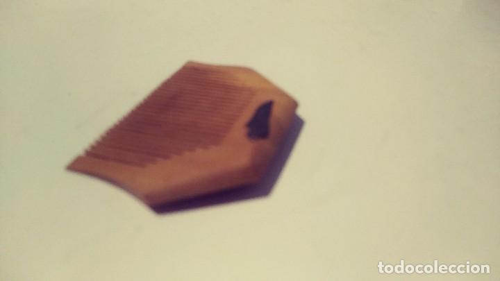 Antig&uuml;edades: Peine de madera para barba y bigote de bolsillo - Foto 3