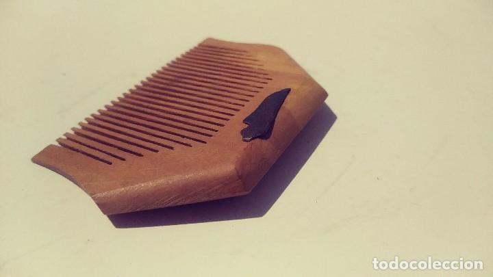 Antig&uuml;edades: Peine de madera para barba y bigote de bolsillo - Foto 5
