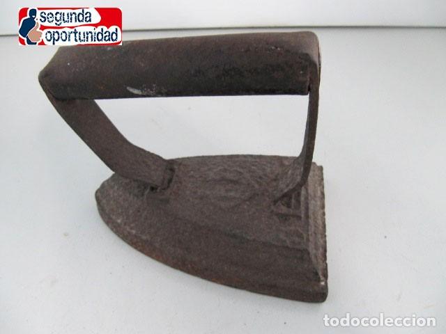 Antig&uuml;edades: Plancha de hierro con p&aacute;tina oxidada. - Foto 1