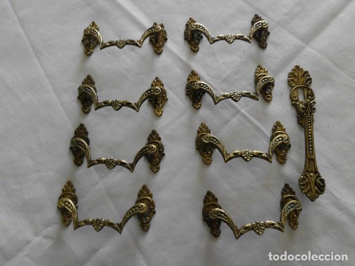 Antig&uuml;edades: Lote de 9 tiradores de bronce - Foto 1