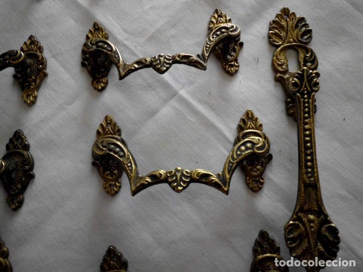 Antig&uuml;edades: Lote de 9 tiradores de bronce - Foto 4