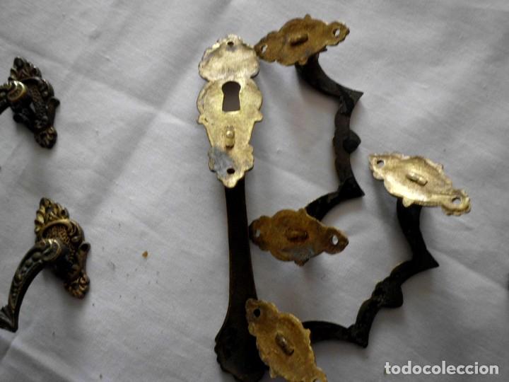 Antig&uuml;edades: Lote de 9 tiradores de bronce - Foto 8