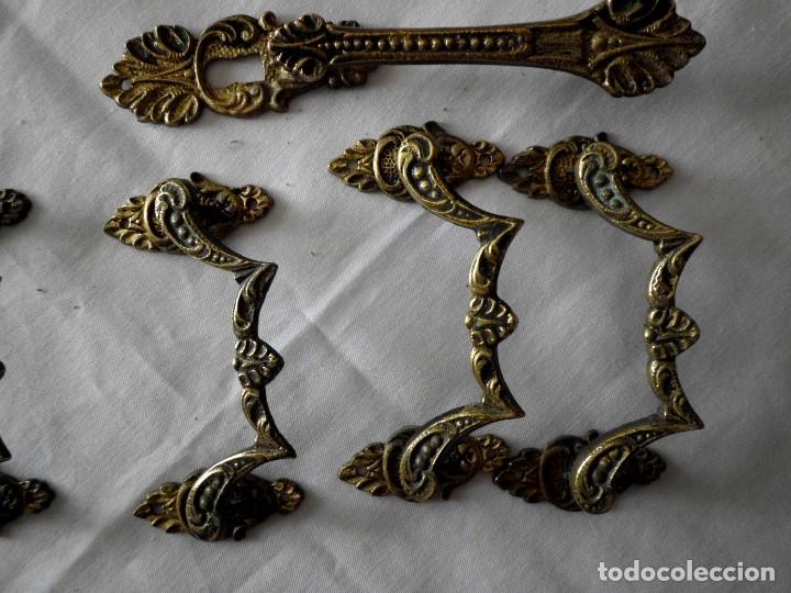 Antig&uuml;edades: Lote de 9 tiradores de bronce - Foto 9