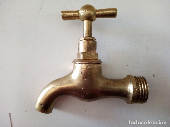 Antiquit&eacute;s: GRIFO DE BRONCE ANTIGUO RESTAURADO PARA PARED