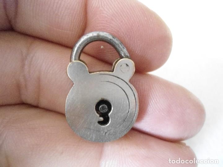 Antig&uuml;edades: ANTIGUO PEQUE&Ntilde;O CANDADO SIN LLAVE - Foto 3