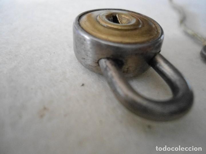 Antig&uuml;edades: ANTIGUO PEQUE&Ntilde;O CANDADO CON LLAVE - Foto 3