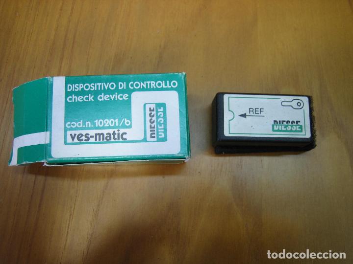 Antig&uuml;edades: Micro chip de aparato de laboratorio - Foto 1