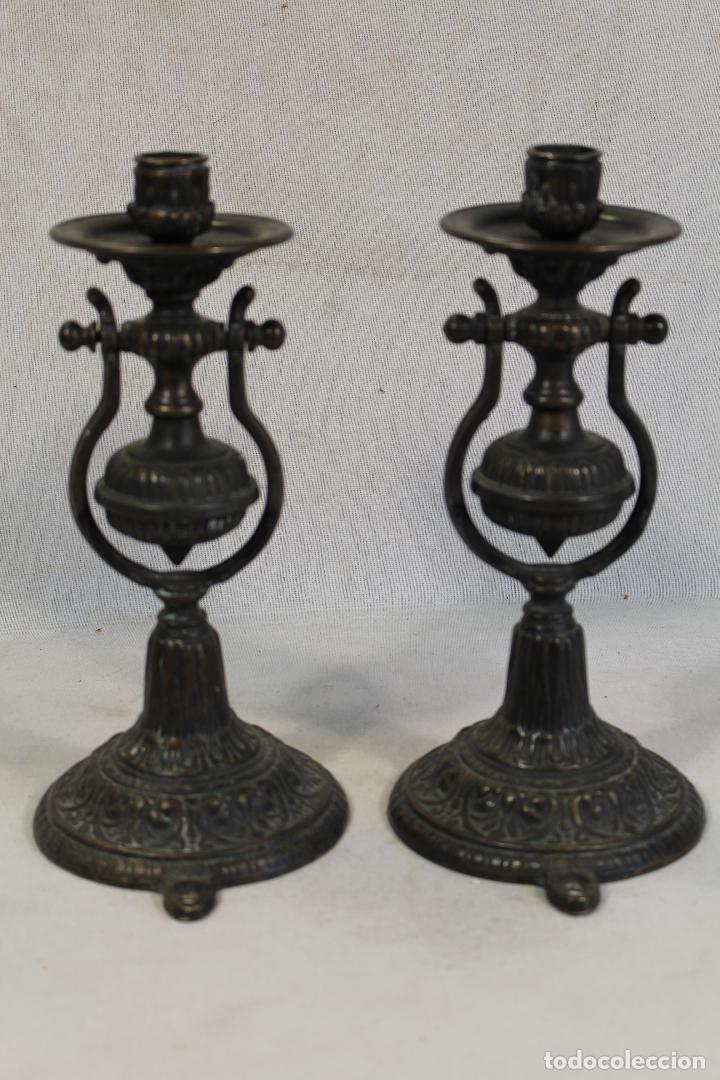 Antig&uuml;edades: pareja de candelabros de barco en bronce - Foto 1