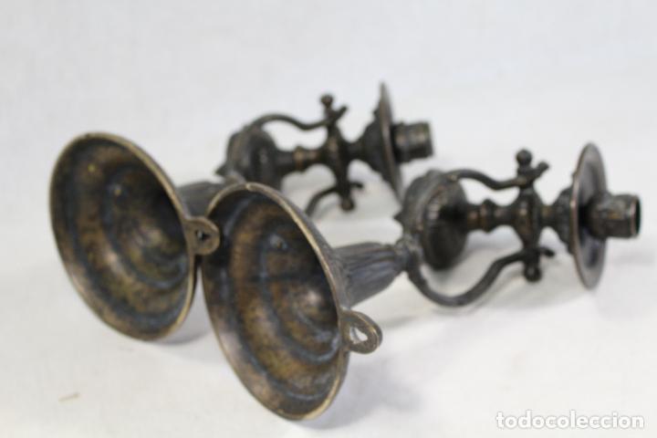 Antig&uuml;edades: pareja de candelabros de barco en bronce - Foto 2