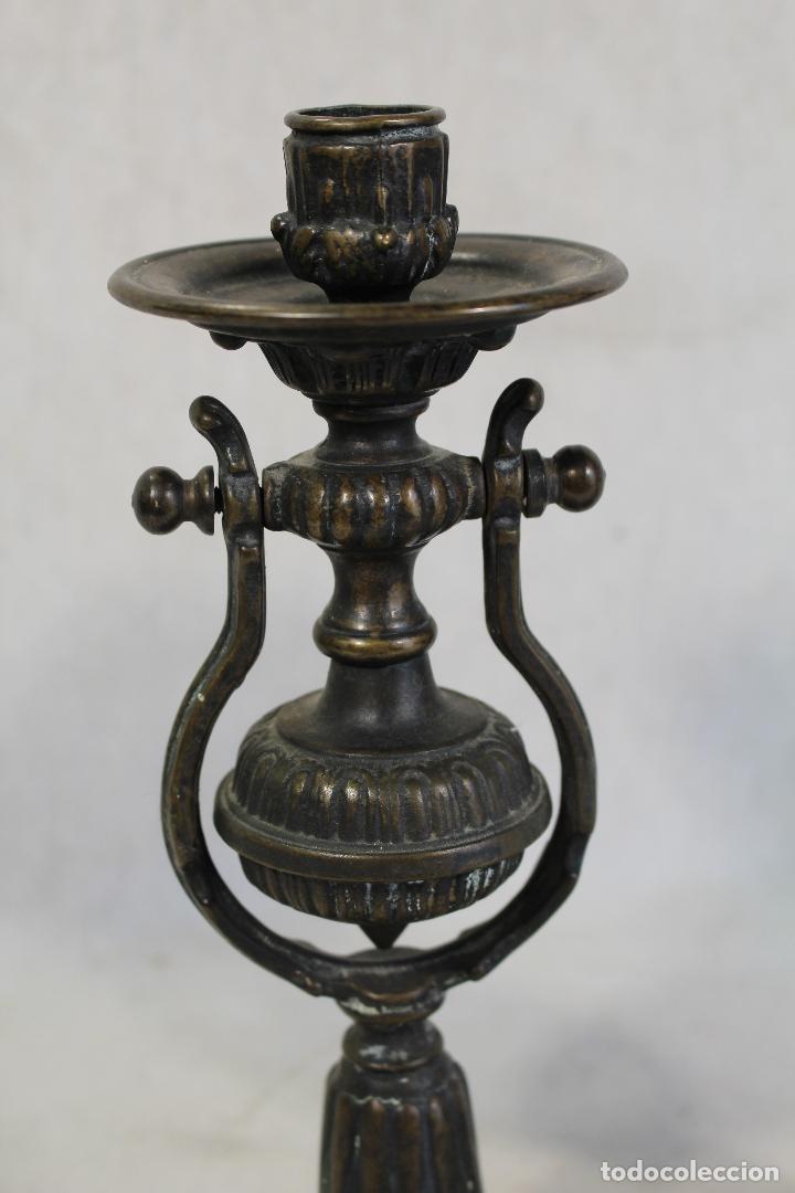 Antig&uuml;edades: pareja de candelabros de barco en bronce - Foto 4