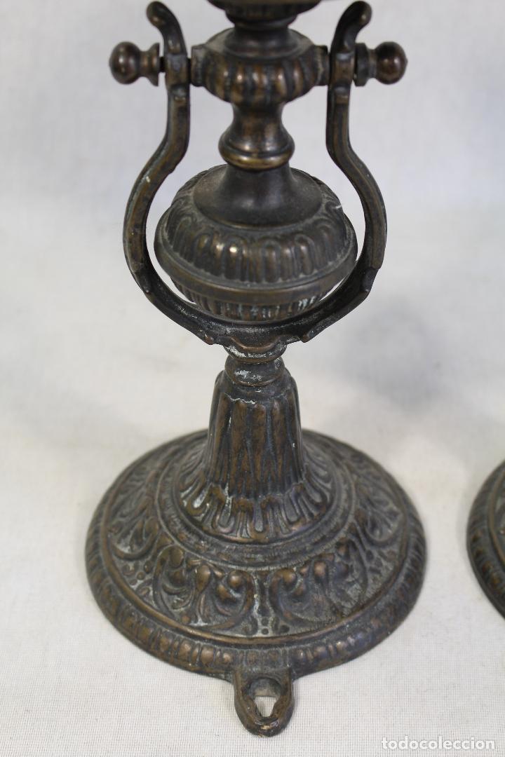Antig&uuml;edades: pareja de candelabros de barco en bronce - Foto 5