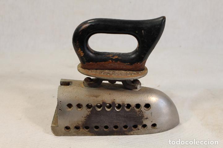 Antig&uuml;edades: plancha antigua de carbon - Foto 3