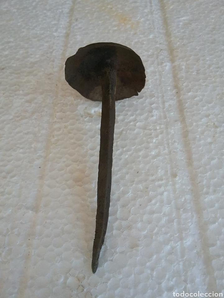 Antig&uuml;edades: Siete clavos de forja. - Foto 1