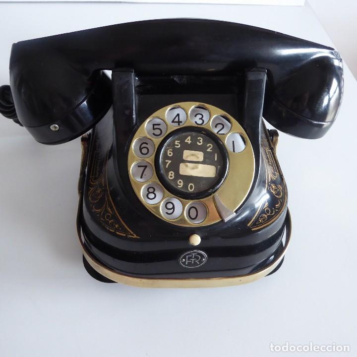 Tel&eacute;fonos: TEL&Eacute;FONO DE SOBREMESA CON ASA DE LAT&Oacute;N - Foto 1