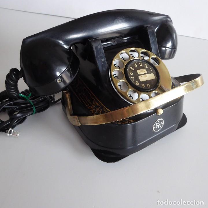 Tel&eacute;fonos: TEL&Eacute;FONO DE SOBREMESA CON ASA DE LAT&Oacute;N - Foto 2