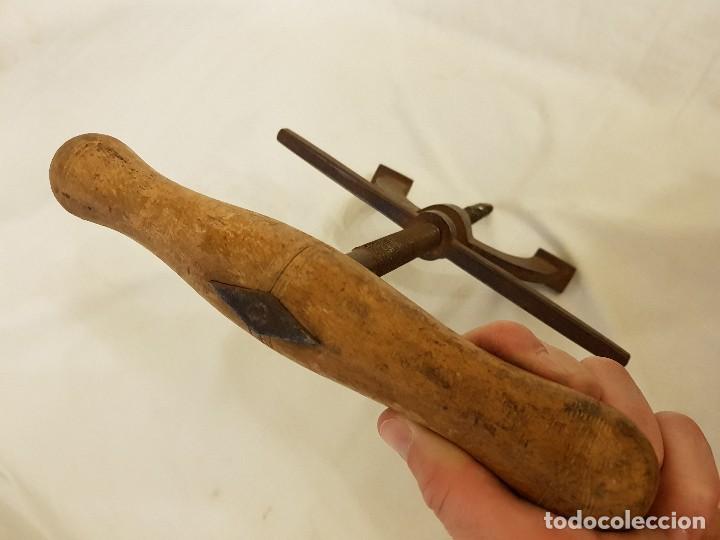 Antig&uuml;edades: Barreno grande con rosca y pieza en U. - Foto 3