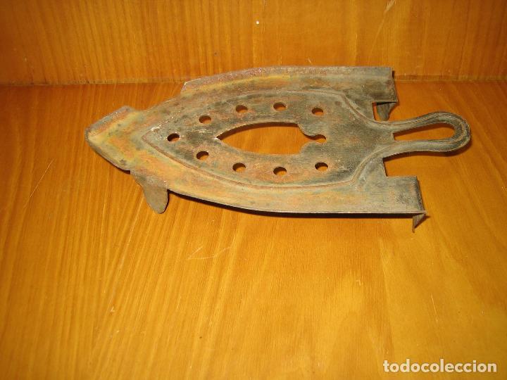 Antig&uuml;edades: Antiguo Soporte de plancha de planchar - Foto 1