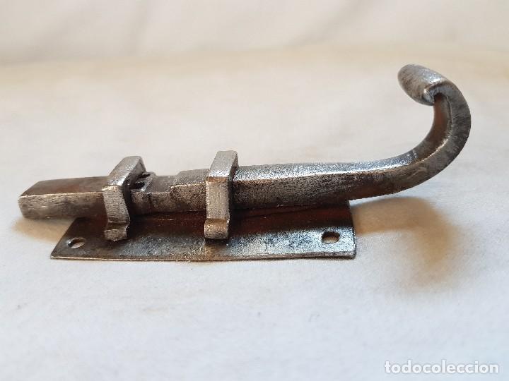 Antig&uuml;edades: Pestillo siglo XVII - Foto 1