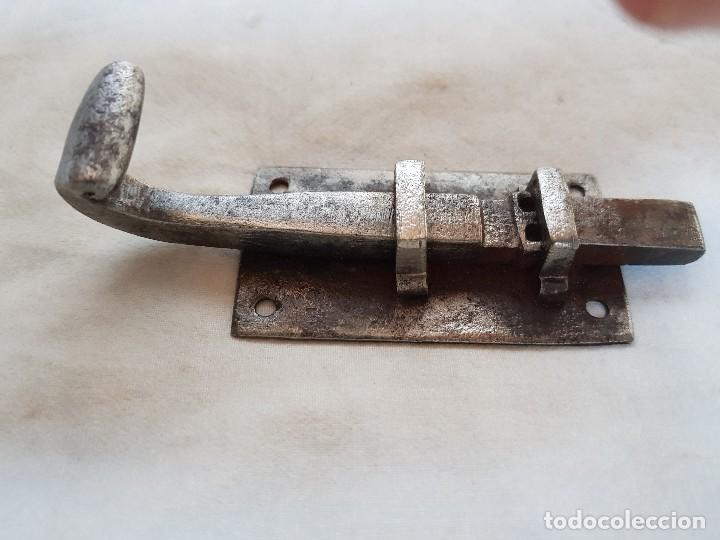 Antig&uuml;edades: Pestillo siglo XVII - Foto 3