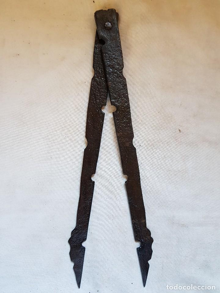Antig&uuml;edades: Comp&aacute;s siglo XVII - Foto 2