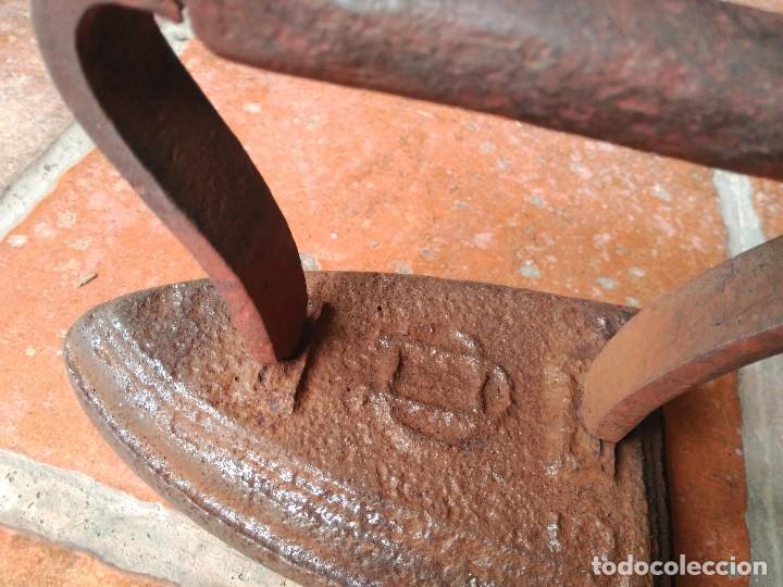 Antig&uuml;edades: Lote de 3 antiguas planchas de hierro - Foto 4
