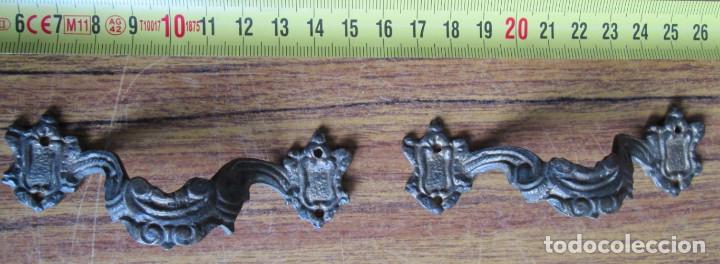 Antig&uuml;edades: 2 tiradores bronce lat&oacute;n - Foto 1