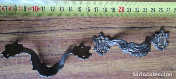 Antig&uuml;edades: 2 tiradores bronce lat&oacute;n - Foto 2