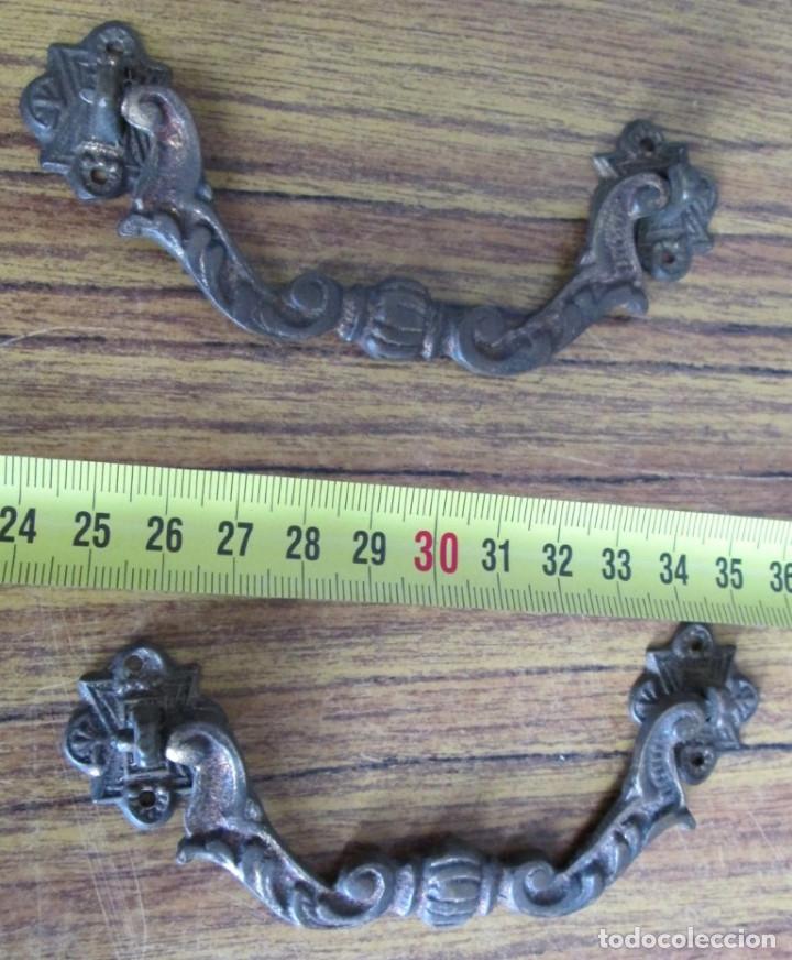 Antig&uuml;edades: 2 tiradores bronce - lat&oacute;n - Foto 1