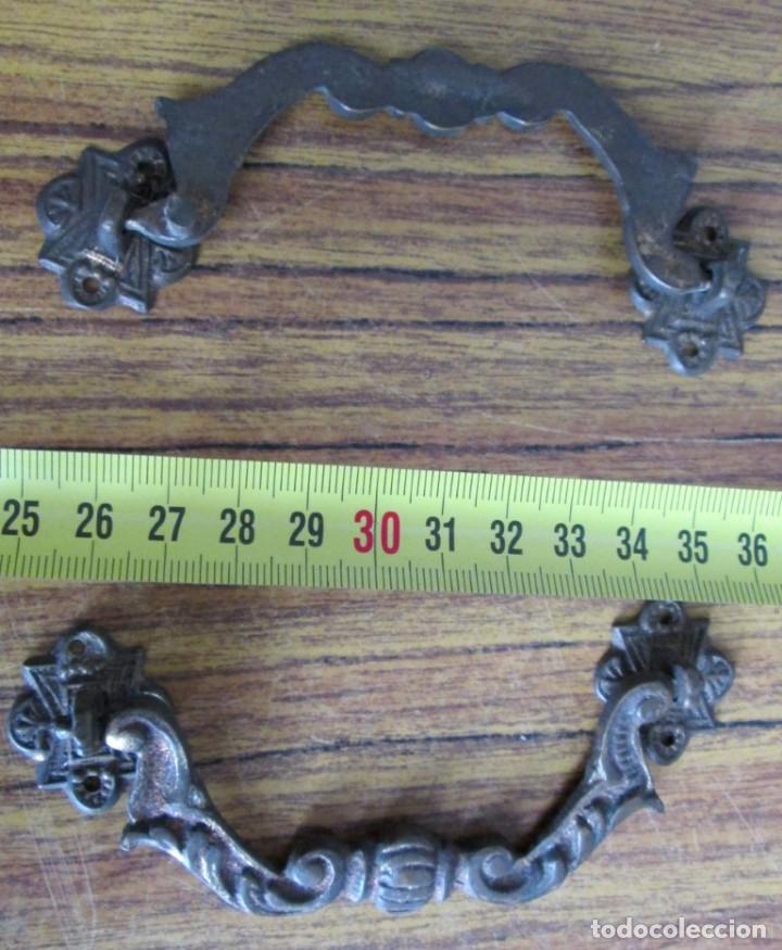 Antig&uuml;edades: 2 tiradores bronce - lat&oacute;n - Foto 2