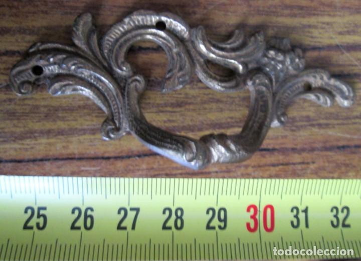 Antig&uuml;edades: 3 tiradores bronce lat&oacute;n - Foto 2
