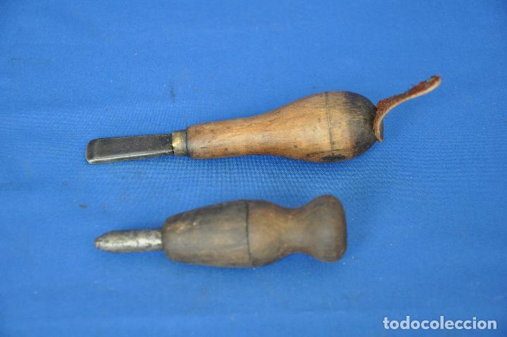 Antig&uuml;edades: Dos utiles para cuero. - Foto 1