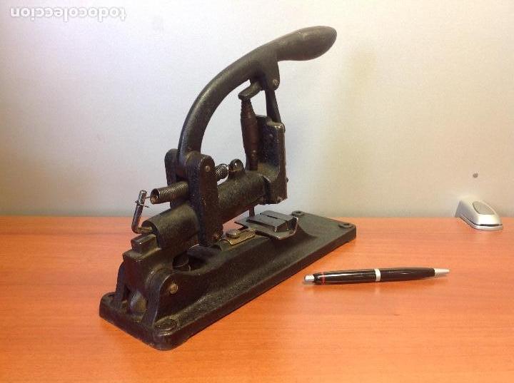 Antig&uuml;edades: Grapadora industrial ..,., - Foto 2