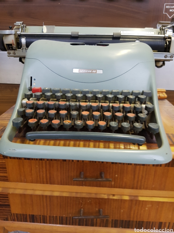 Antig&uuml;edades: M&aacute;quina de escribir Hispano Olivetti Lexicon 80 - Foto 3