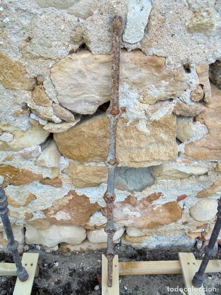 Antig&uuml;edades: 3 BARROTES DE FORJA ANTIGUA - S.XIX - Foto 3