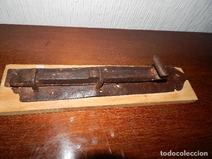 Antig&uuml;edades: cerrojo g&oacute;tico de servilleta.... forja del xvii - Foto 1