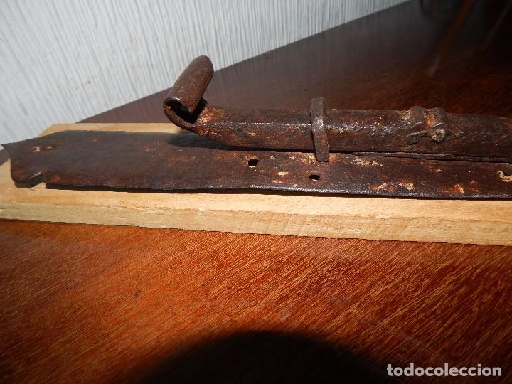 Antig&uuml;edades: cerrojo g&oacute;tico de servilleta.... forja del xvii - Foto 10