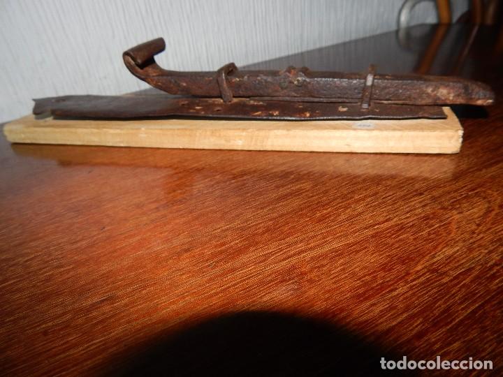 Antig&uuml;edades: cerrojo g&oacute;tico de servilleta.... forja del xvii - Foto 11