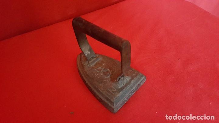 Antig&uuml;edades: Plancha de hierro numero 3. - Foto 1
