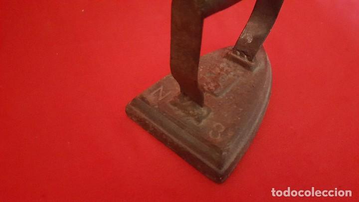 Antig&uuml;edades: Plancha de hierro numero 3. - Foto 2