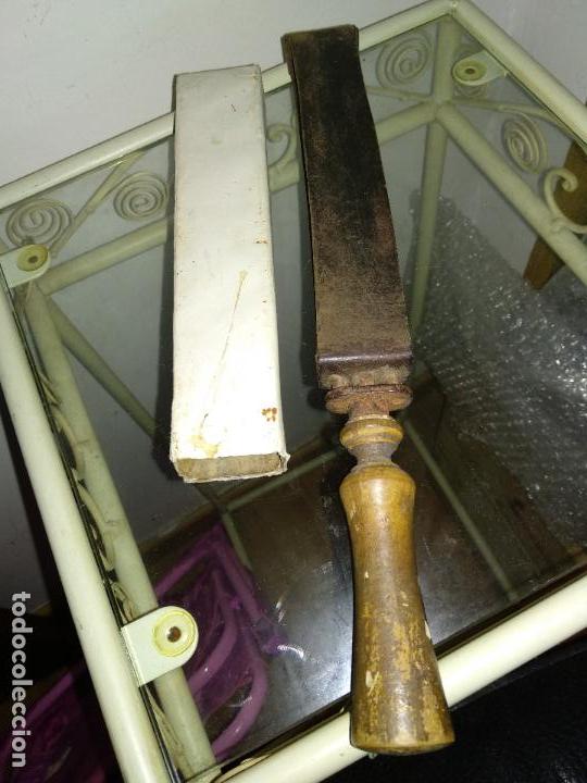 Antig&uuml;edades: Asentador para navajas de afeitar - Foto 2