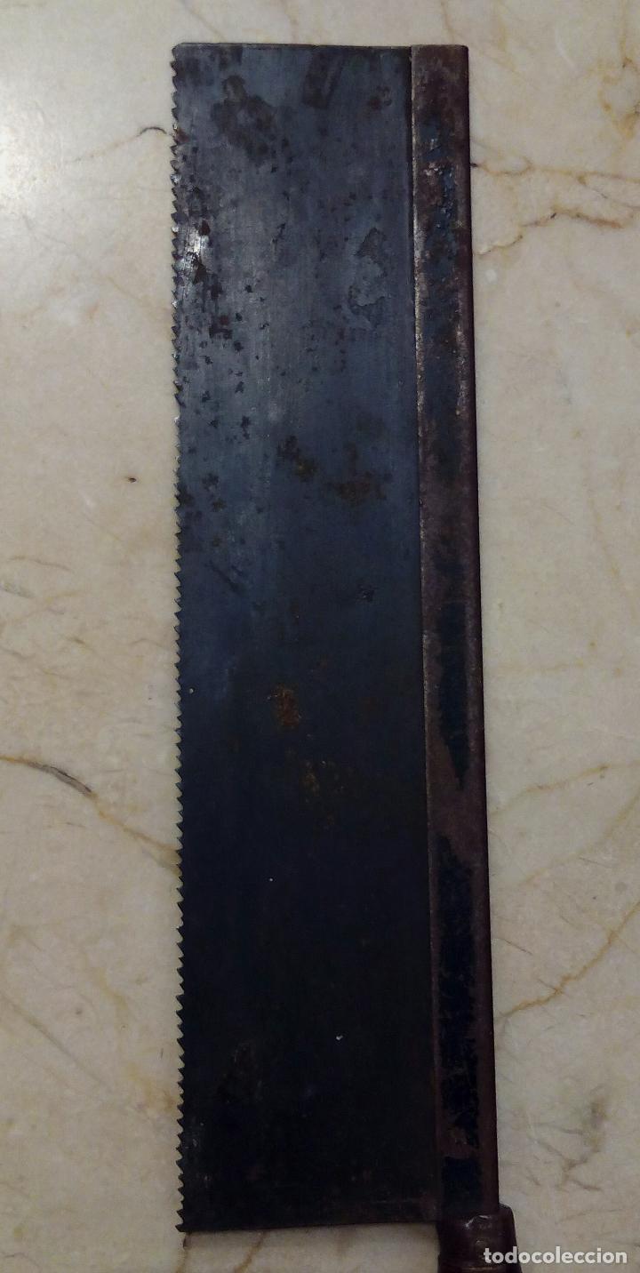 Antig&uuml;edades: SERRUCHO CON EL MANGO DE MADERA - Foto 3