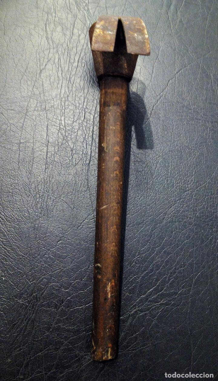 Antig&uuml;edades: MARTILLO DE CARPINTERO. - Foto 2