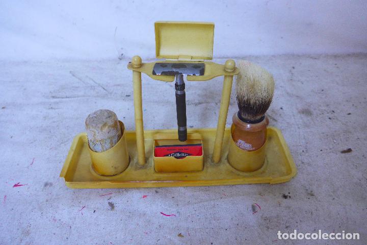 Antig&uuml;edades: Antiguo kit de afeitar de celuloide, original. Hojas, cuchilla, brocha... - Foto 1