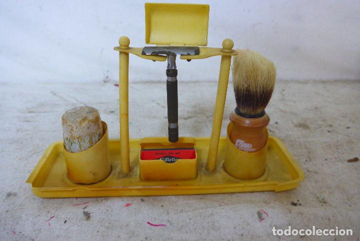 Antig&uuml;edades: Antiguo kit de afeitar de celuloide, original. Hojas, cuchilla, brocha... - Foto 2